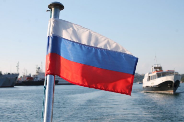 Ruská vlajka jako jeden ze symbolů ruštiny